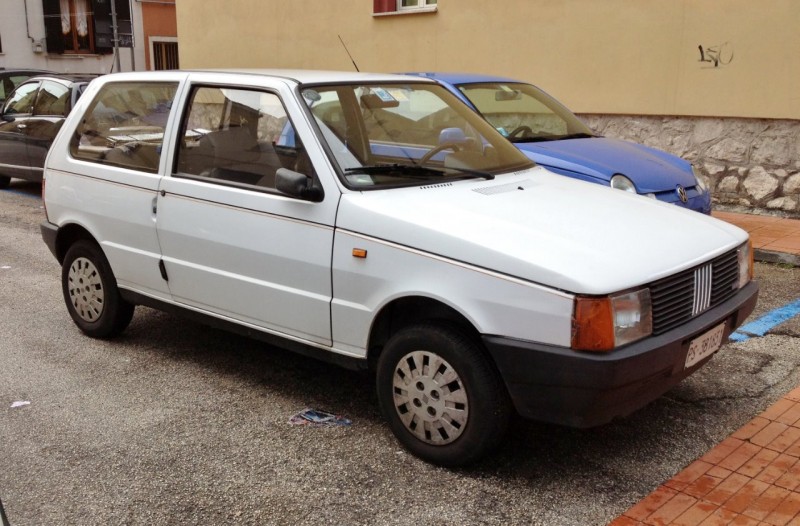 fiat-uno-1316340-9183074.jpg
