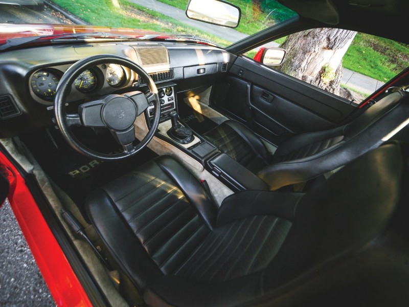 Porsche 944 early dash.jpg