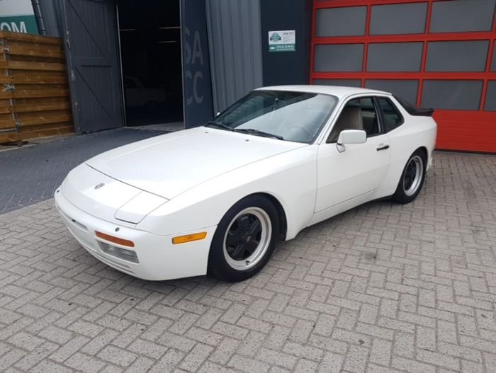 Porsche 944 turbo fuchs.jpg